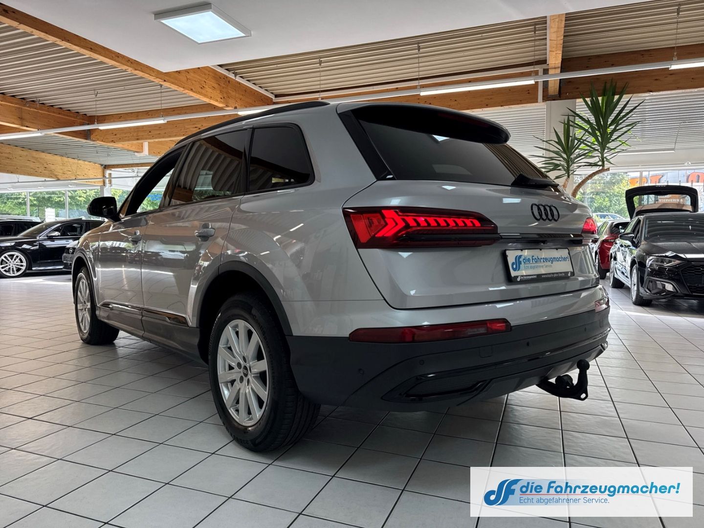 Fahrzeugabbildung Audi Q7 45 TDI quattro S-line Sportpaket LuftfeNiveau
