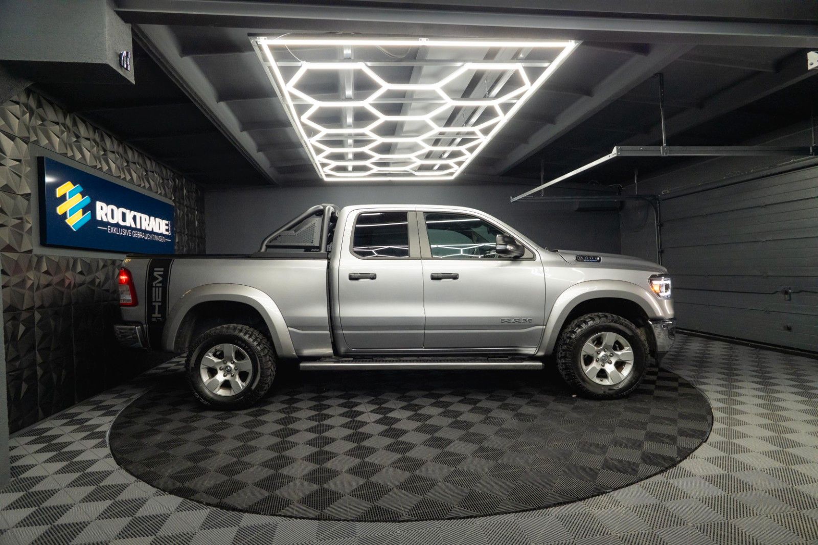 Fahrzeugabbildung Dodge RAM 5.7 V8 HEMI 4x4 OFFROAD Bodylift LONGBED LED