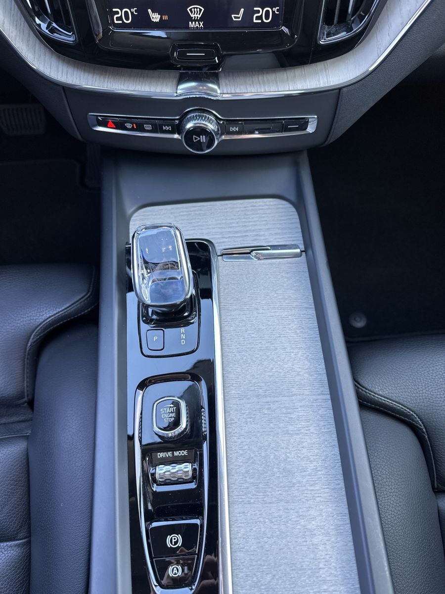 Fahrzeugabbildung Volvo XC60 B5 AWD Inscription NAV+LED+KAMERA+19ZO+1HD