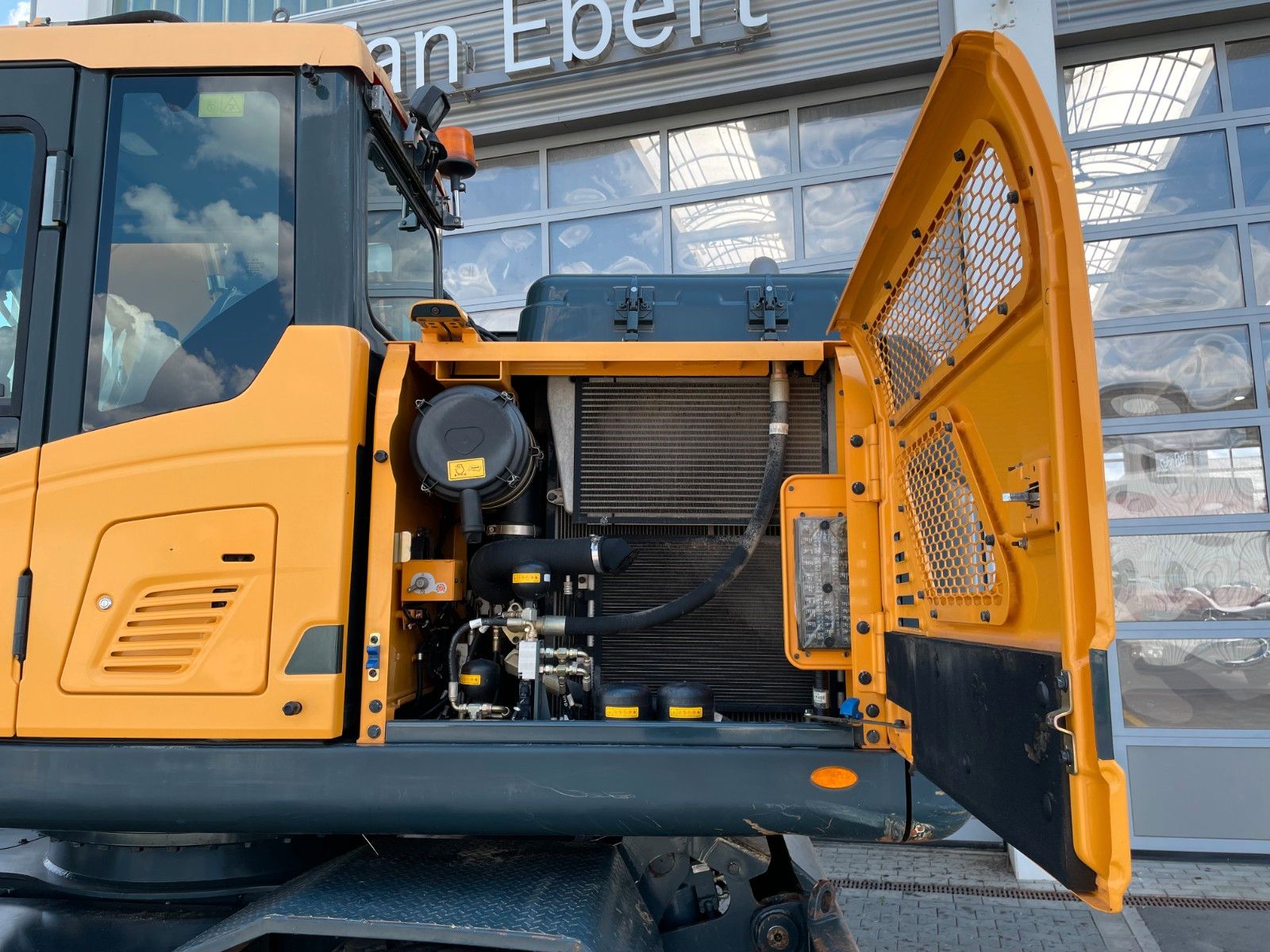 Fahrzeugabbildung Hyundai HW 180 / 3.054h / hydr. Grabenräumer / Klima