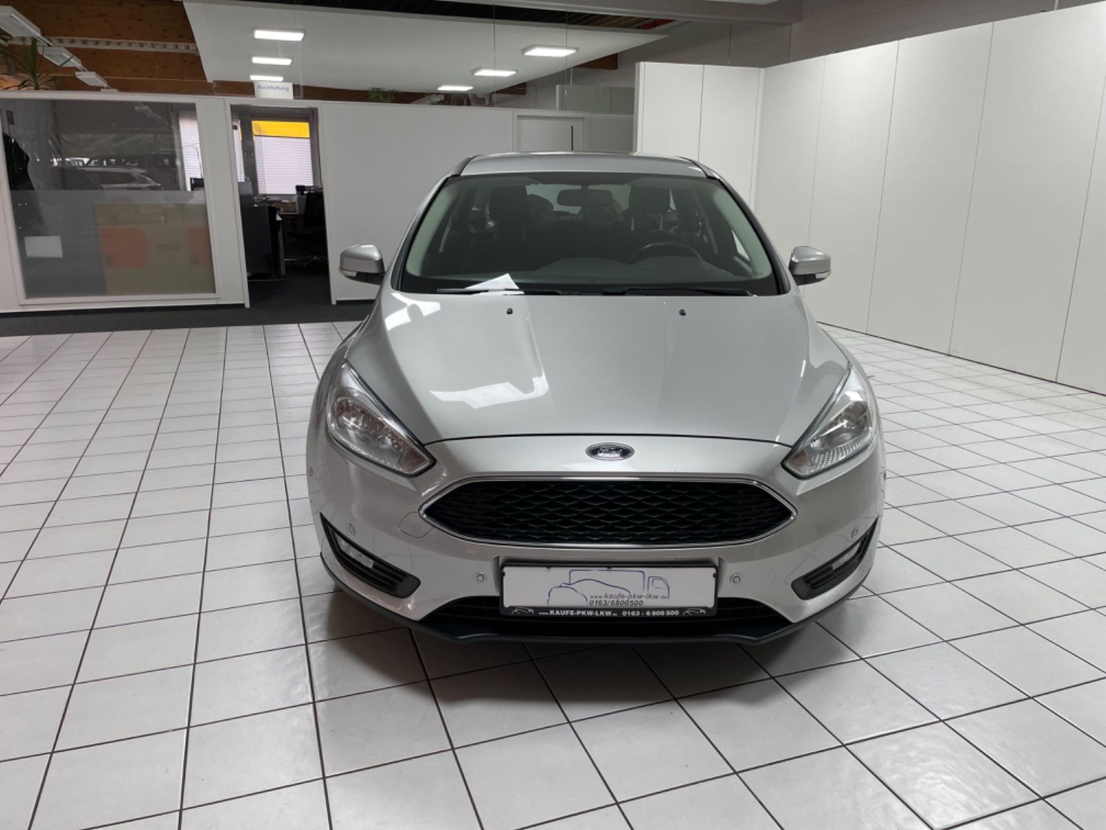Fahrzeugabbildung Ford Focus Turnier Business Navi PDC