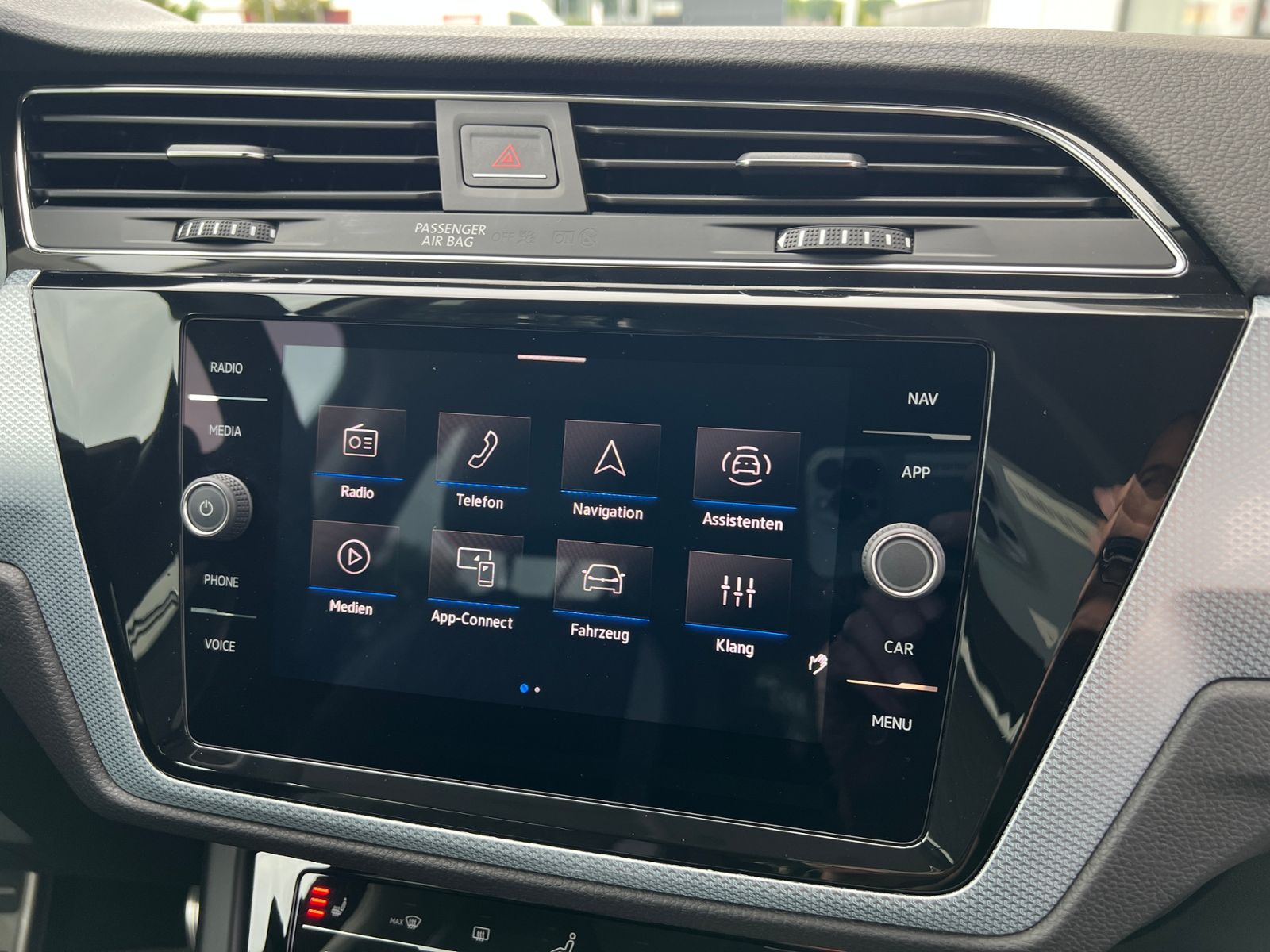 Fahrzeugabbildung Volkswagen Touran Comfortline 2.0 TDI DSG *R-Line Ext., AHK