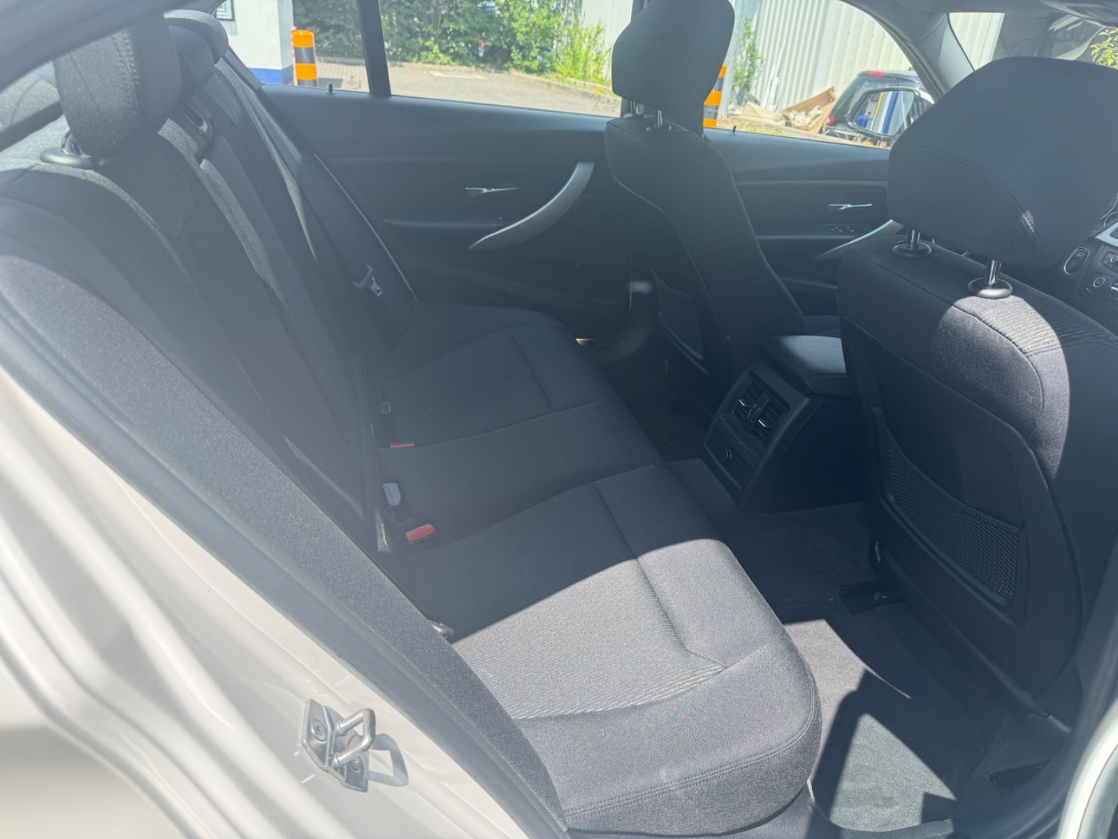 Fahrzeugabbildung BMW 318 Baureihe 3 Lim. 318 d xDrive Navi+Bluetooth