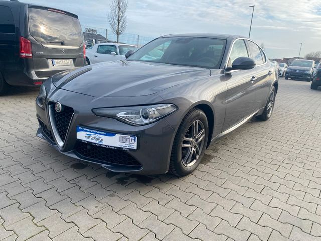 Alfa Romeo Giulia Super|Pano|NAVI|R-KAM|Voll