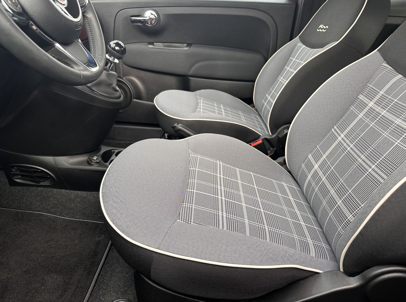 Fahrzeugabbildung Fiat 500 1.2 Lounge*PDC*UConnect*LED*Tempomat*ELFH*