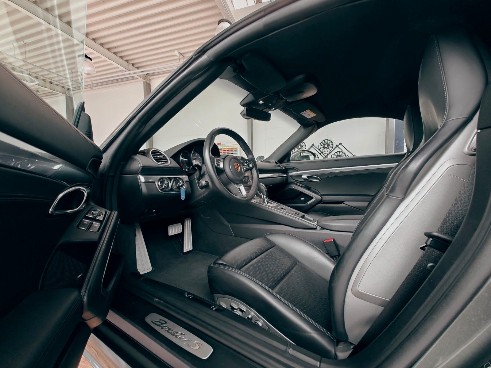Fahrzeugabbildung Porsche BOXSTER S - 718 AVENTURINGRÜN METALLIC