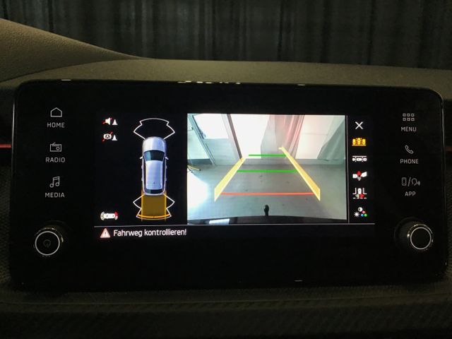 Fahrzeugabbildung Skoda Kamiq Monte Carlo1.5 TSI DSG/AHK/Pano/Matrix