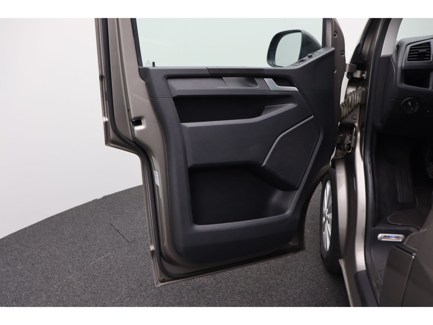 Fahrzeugabbildung Volkswagen T6.1 Multivan Trendline Pano Elektr. Schiebetür