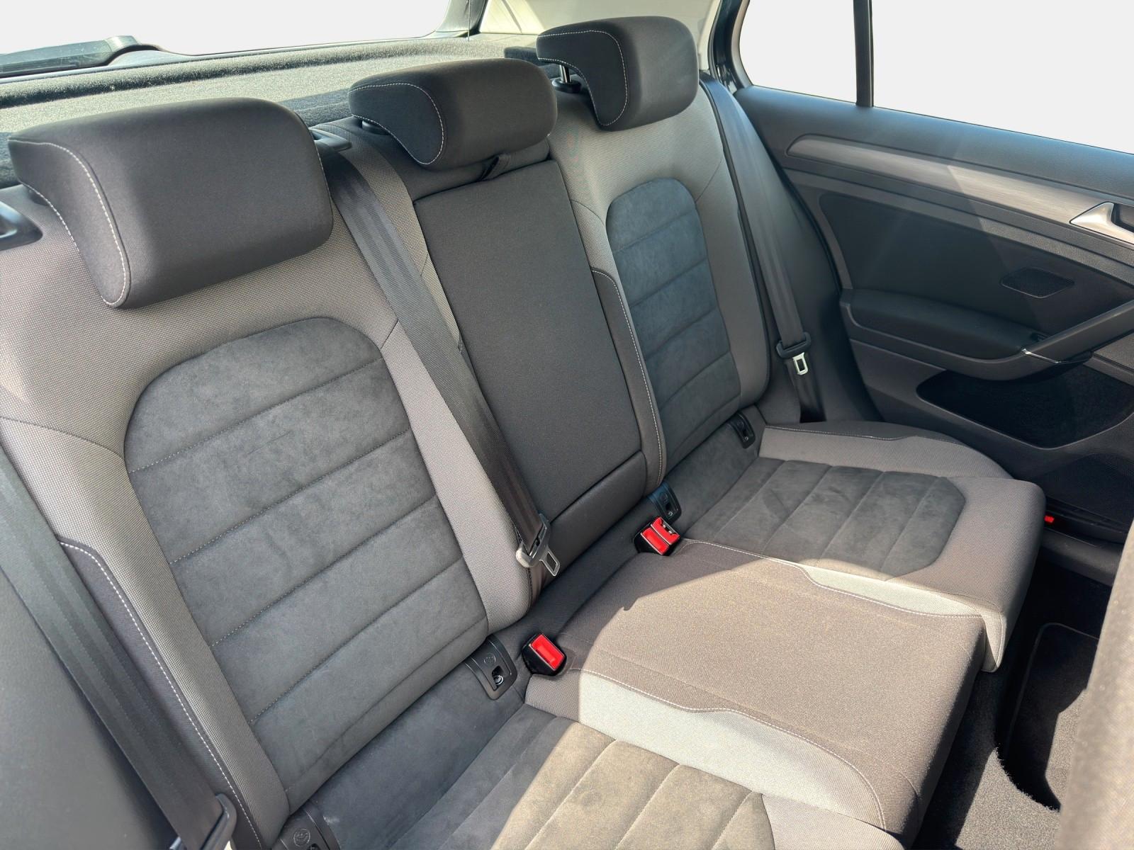 Volkswagen Golf VII Lim. Comfortline +Navi+Shz+