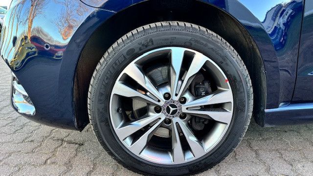 Fahrzeugabbildung Mercedes-Benz V 300d EDITION 4MATIC kompakt el.Schiebetüren