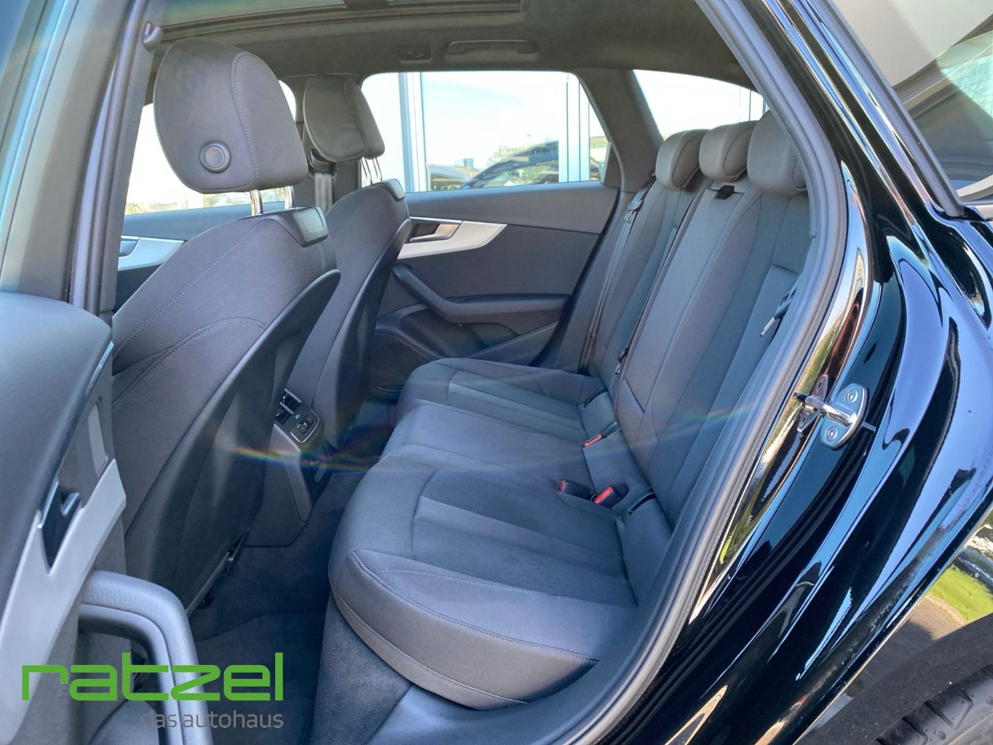 Fahrzeugabbildung Audi A4 Avant S line 40 TDI Navi LED ACC DAB SHZ Spur