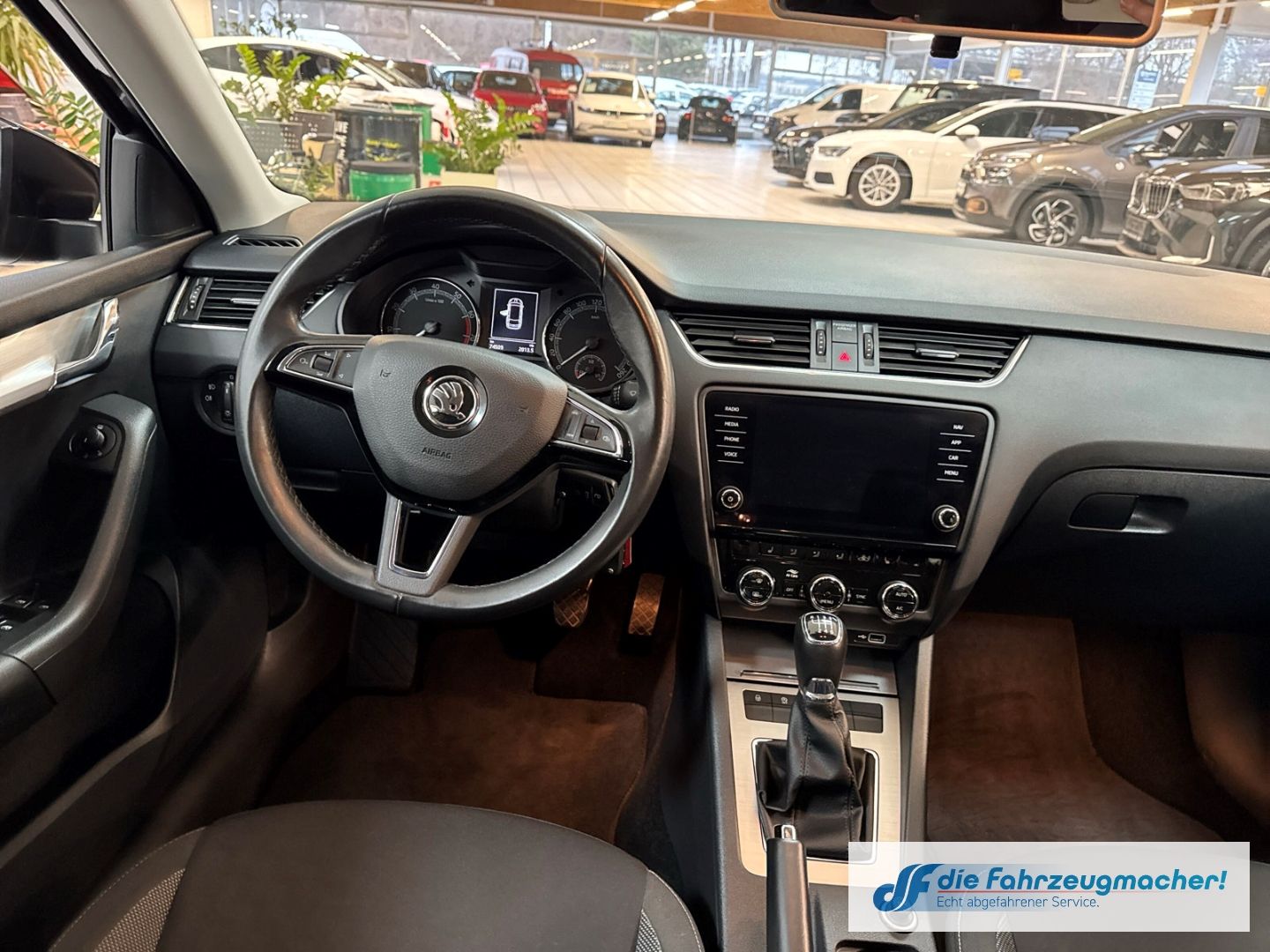 Fahrzeugabbildung SKODA Octavia Combi Ambition Sperrdiff. Apple CarPlay