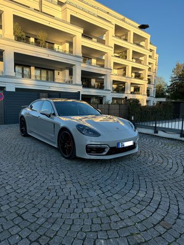 Porsche Panamera GTS / Sportauspuffanlage / Kreide