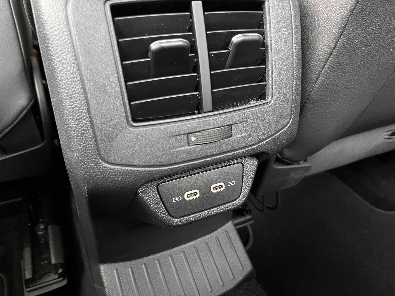 Fahrzeugabbildung Volkswagen T-Roc Cabriolet R-Line AHK LED NAV ACC RFK 19"