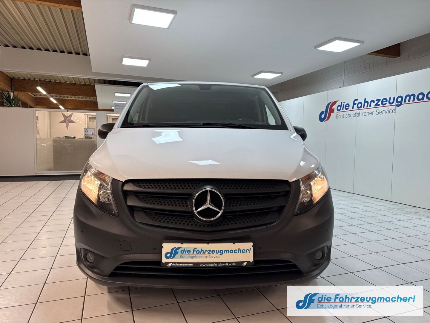 Fahrzeugabbildung Mercedes-Benz Vito Kasten 114 CDI BT RWD extralang AHK Parkle