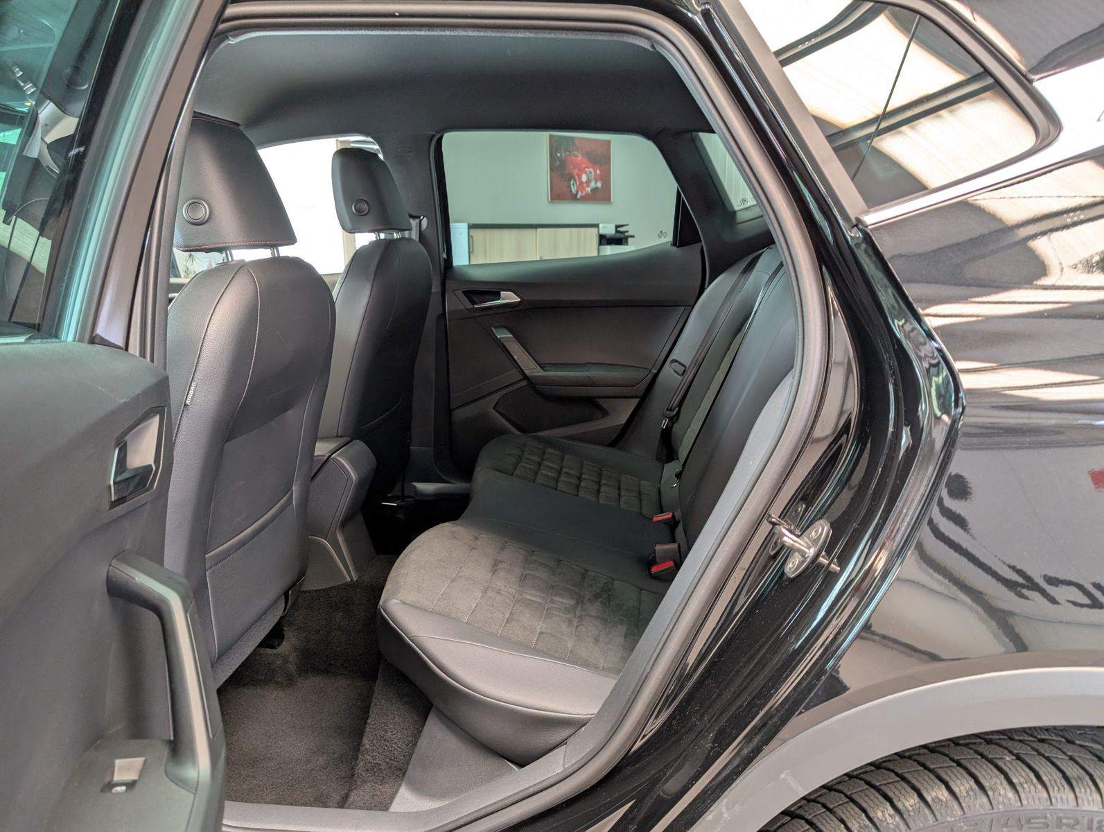 Fahrzeugabbildung SEAT Arona 1.5 TSI DSG FR LED ACC Cam Dinamica AHK 18