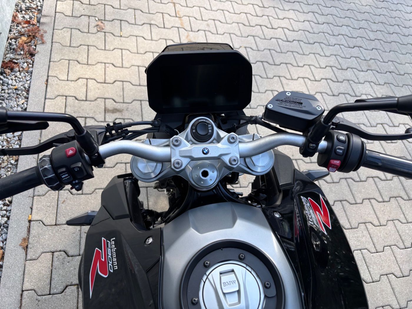 Fahrzeugabbildung BMW F 900 R Tieferlegung Seitenkoffer