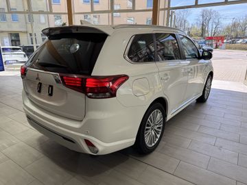 Mitsubishi Outlander PHEV PLUS Spirit-Paket 2.4 MIVEC 4WD