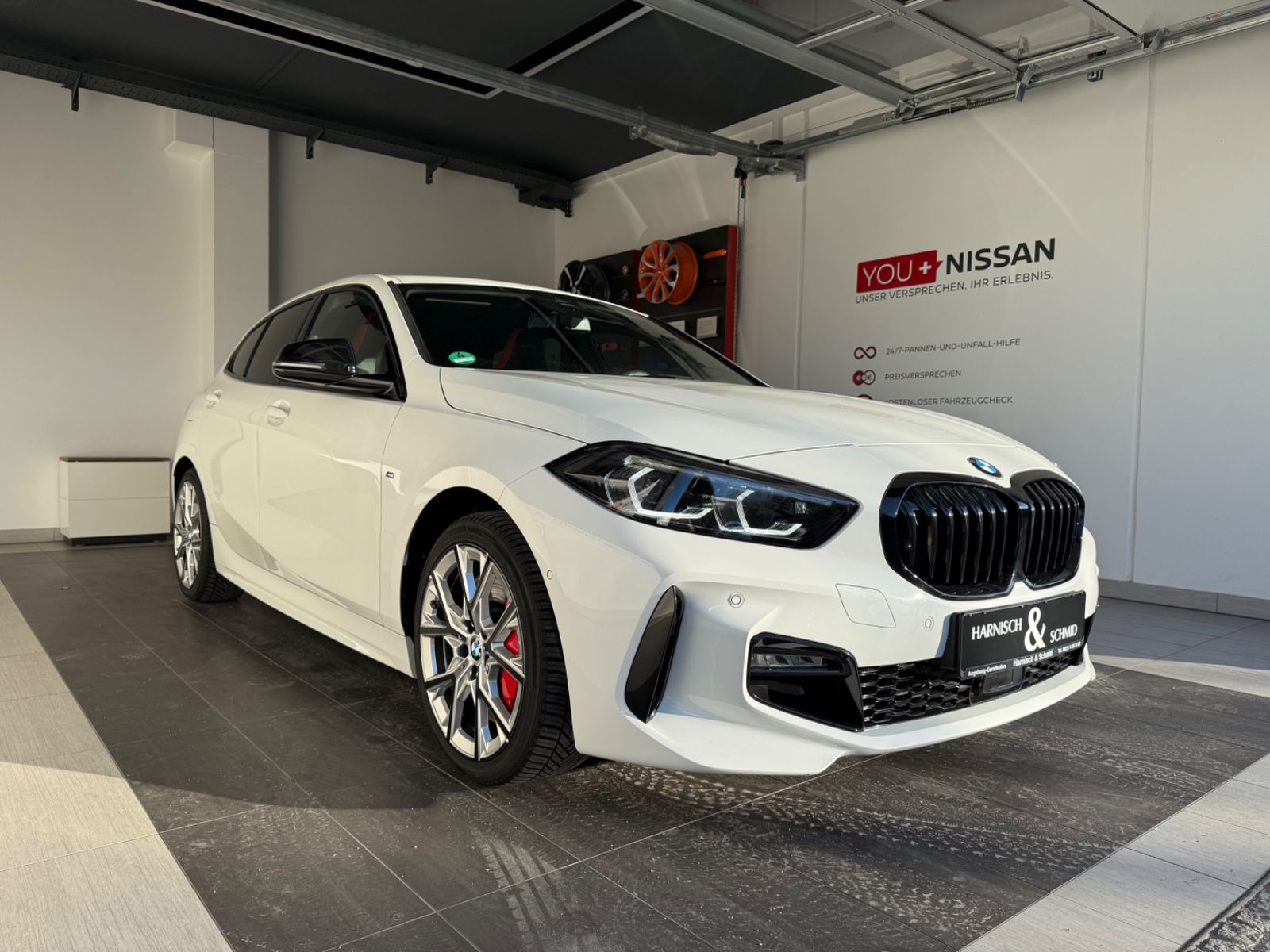 Fahrzeugabbildung BMW 118 i Edition Colorv.; M-Tech.-,M-Pro-Sport-Pak.