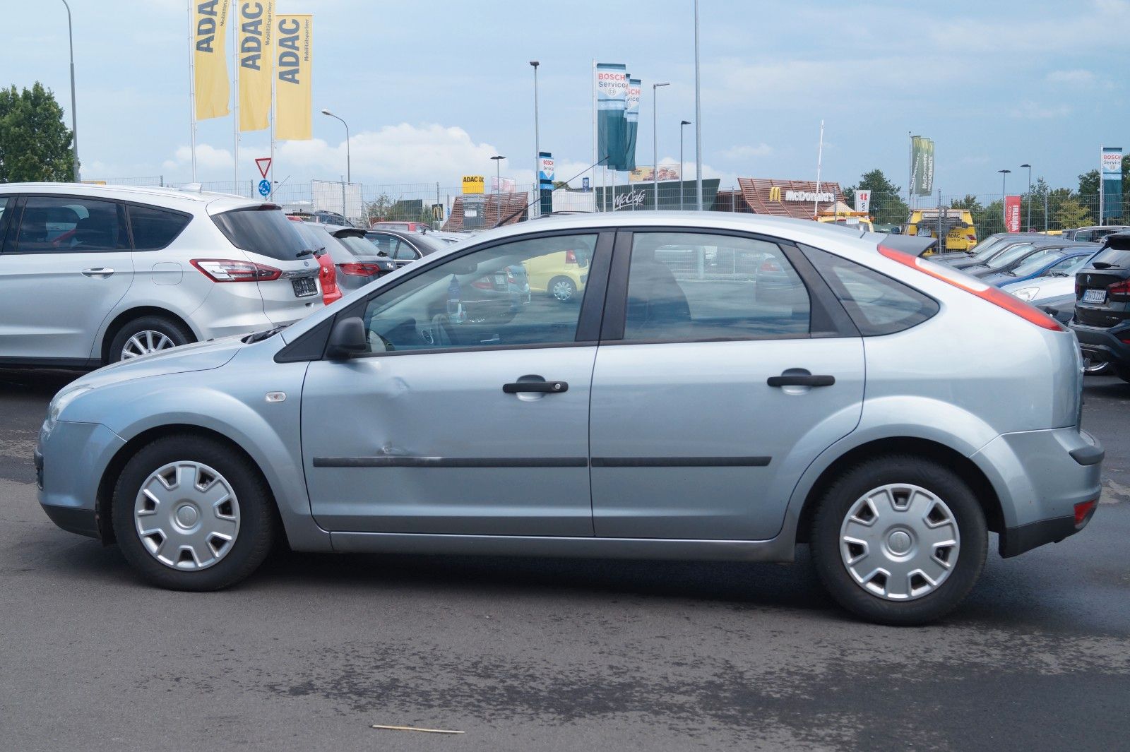 Fahrzeugabbildung Ford Focus Lim. Trend