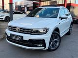 Volkswagen Tiguan R-LINE-VCC-ACC-PANO*360KAM*4Motion*1HAND - Volkswagen Tiguan: Teilleder