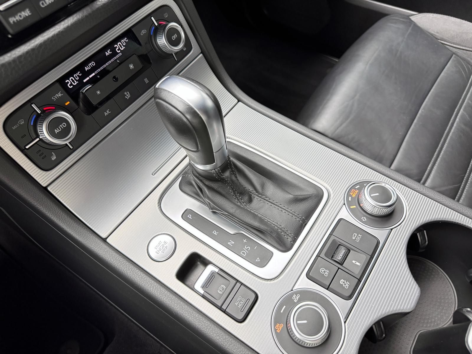 Fahrzeugabbildung Volkswagen 3.0 TDI R-LINE/4MOTION/STANDHZ/LUFT/KEY/AHK/360°