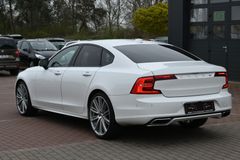 Fahrzeugabbildung Volvo S90 D5 AWD R-Design*LUFT*HUD*360*MASSAGE*21"*DAB
