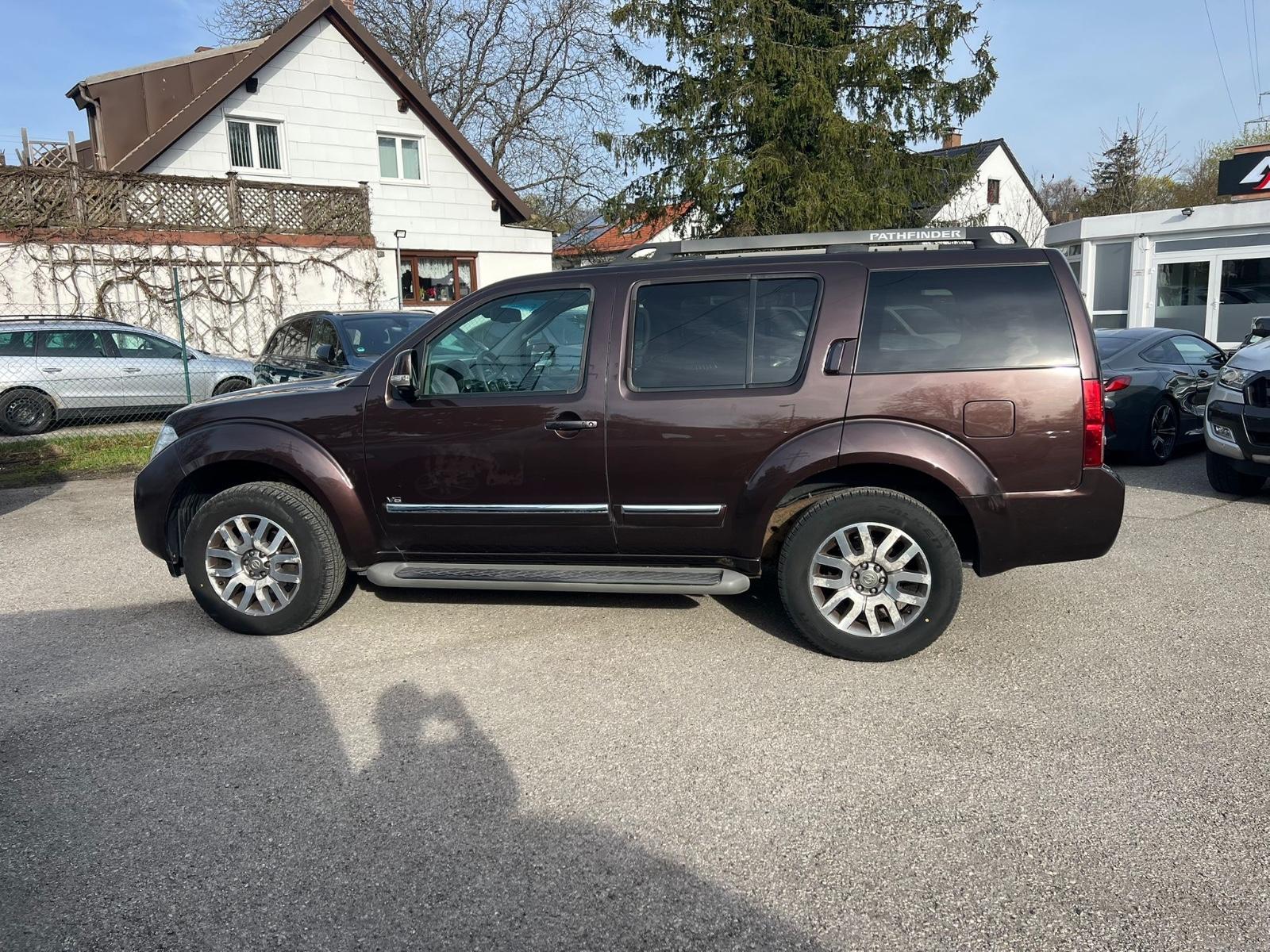 Nissan Pathfinder 3.0 dCi V6 LE | 231 ch | BVA | 7 places | Cuir | Toit ouvrant | Sièges électriques chauffants | Phares bi-xénon