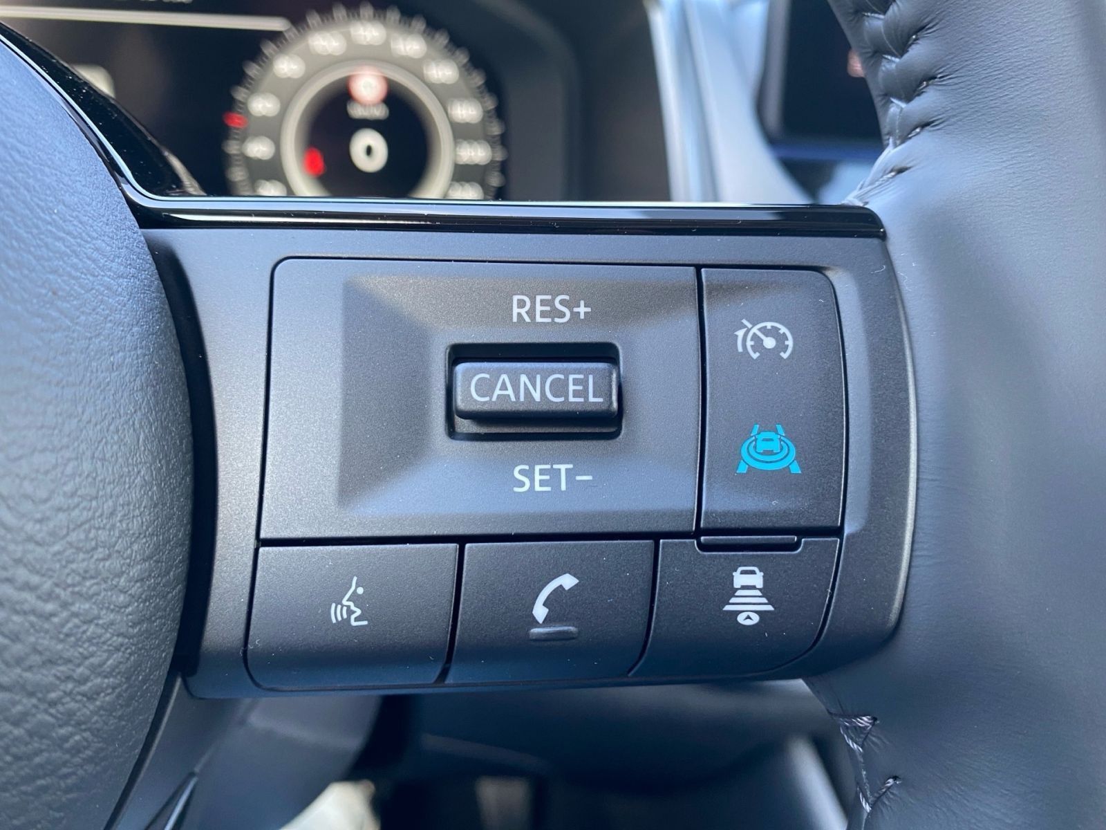 Fahrzeugabbildung Nissan QASHQAI 1.3 DIG-T MHEV 158 PS MT 4x2 N-Connecta