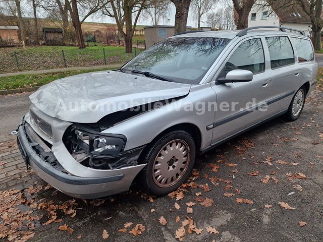 Volvo V70 Kombi D5 Motor + Getriebe + Airbags OK !!!