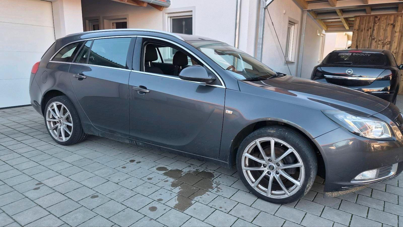 Opel Insignia 2009 — салон