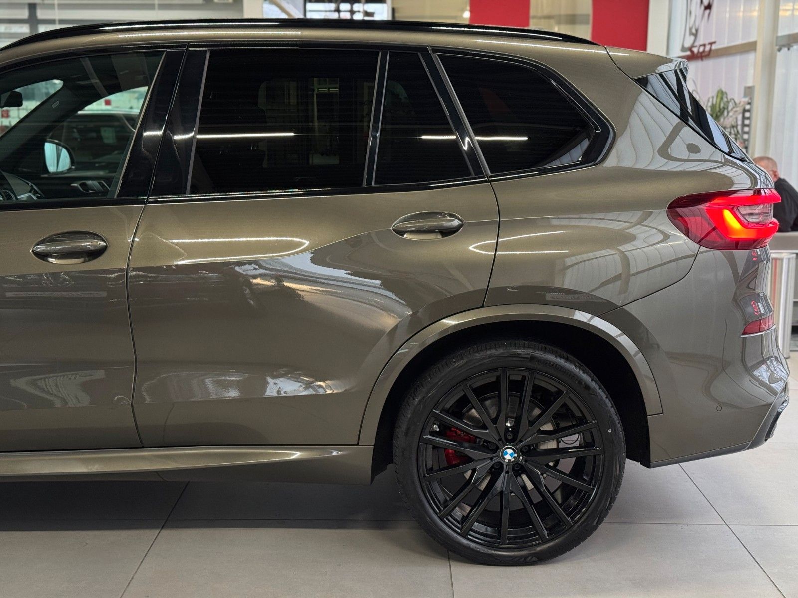 Fahrzeugabbildung BMW X5 xDrive 30d M-Sport "Driving As. Professional"