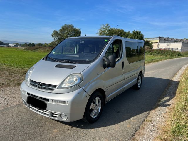 Opel Vivaro Tour ** 8 Sitzer ** TüV NEU **