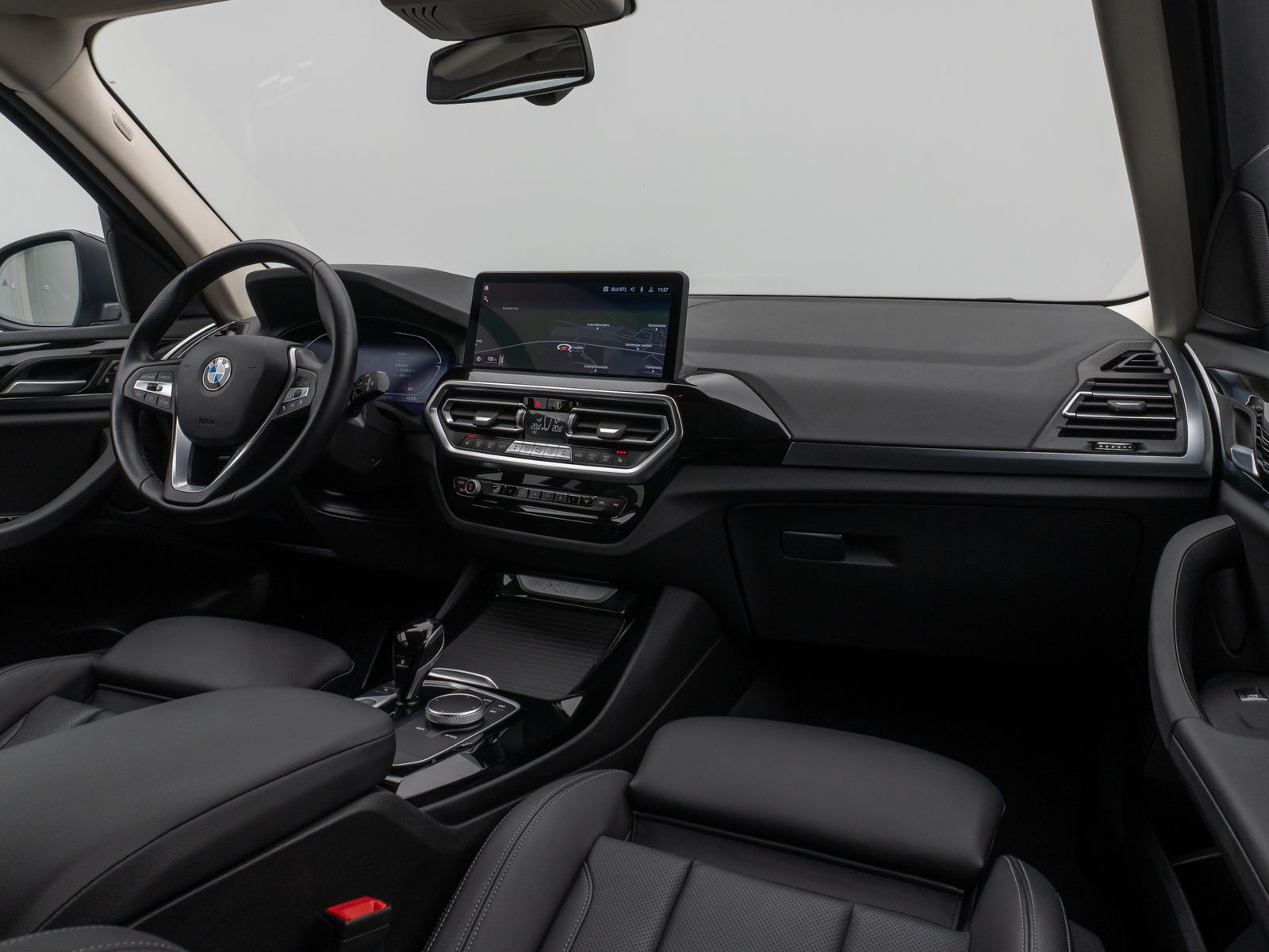 Fahrzeugabbildung BMW X3 xD30i Kamera DAB HiFi WLAN Leder Sport 19Zoll