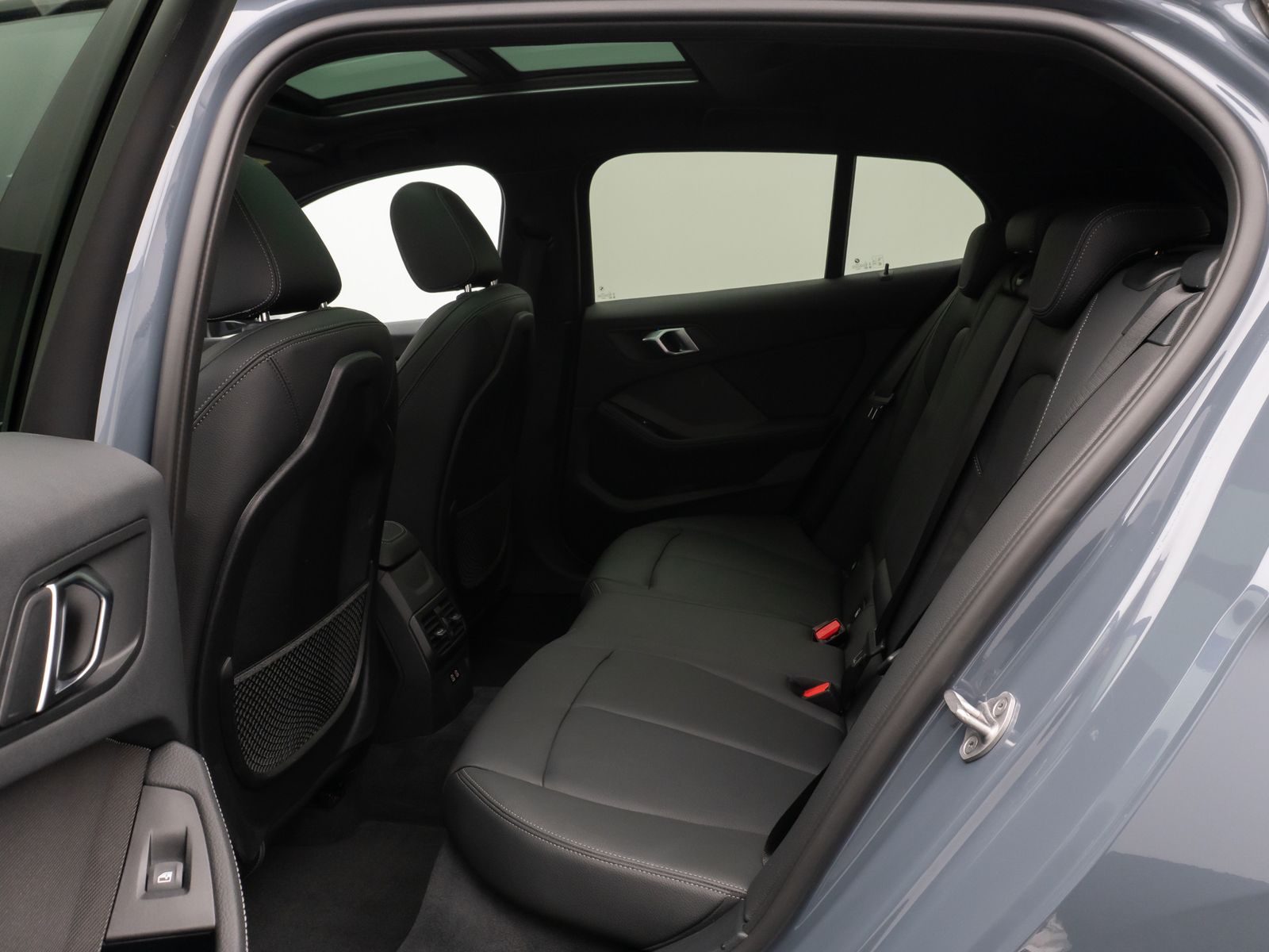Fahrzeugabbildung BMW 118i M Sport Panorama Kamera HUD DAB H/K Komfort