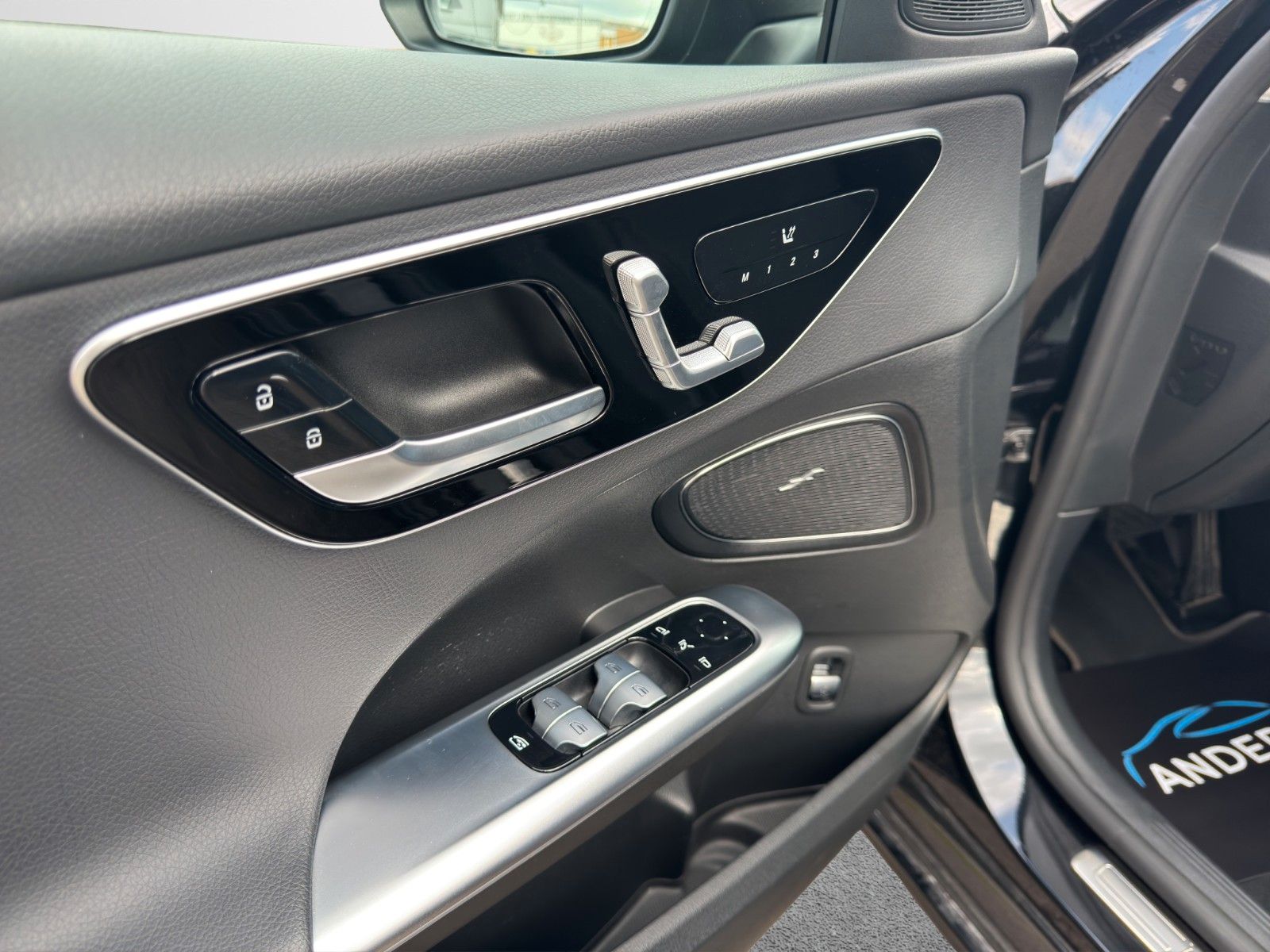 Fahrzeugabbildung Mercedes-Benz C300 4MATIC NIGHT BUSINESS PANO BUHRM MEMORY