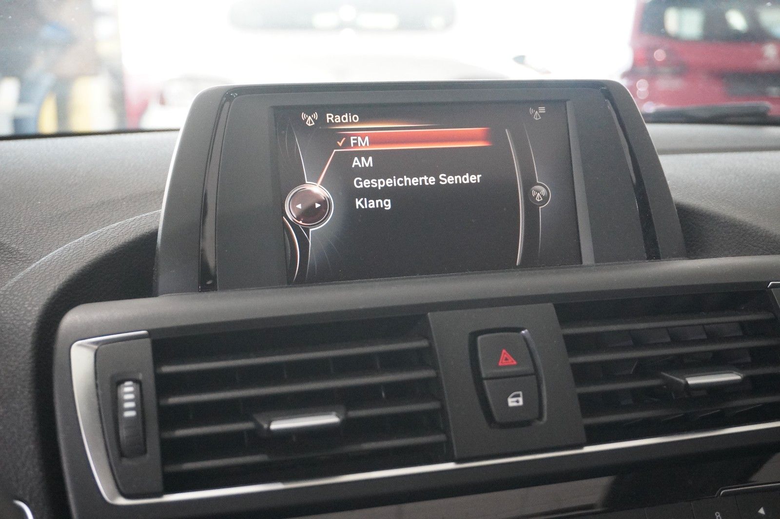Fahrzeugabbildung BMW 220i COUPE SPORT LEDER/SHZ/PDC/USB/SCHIEBEDACH