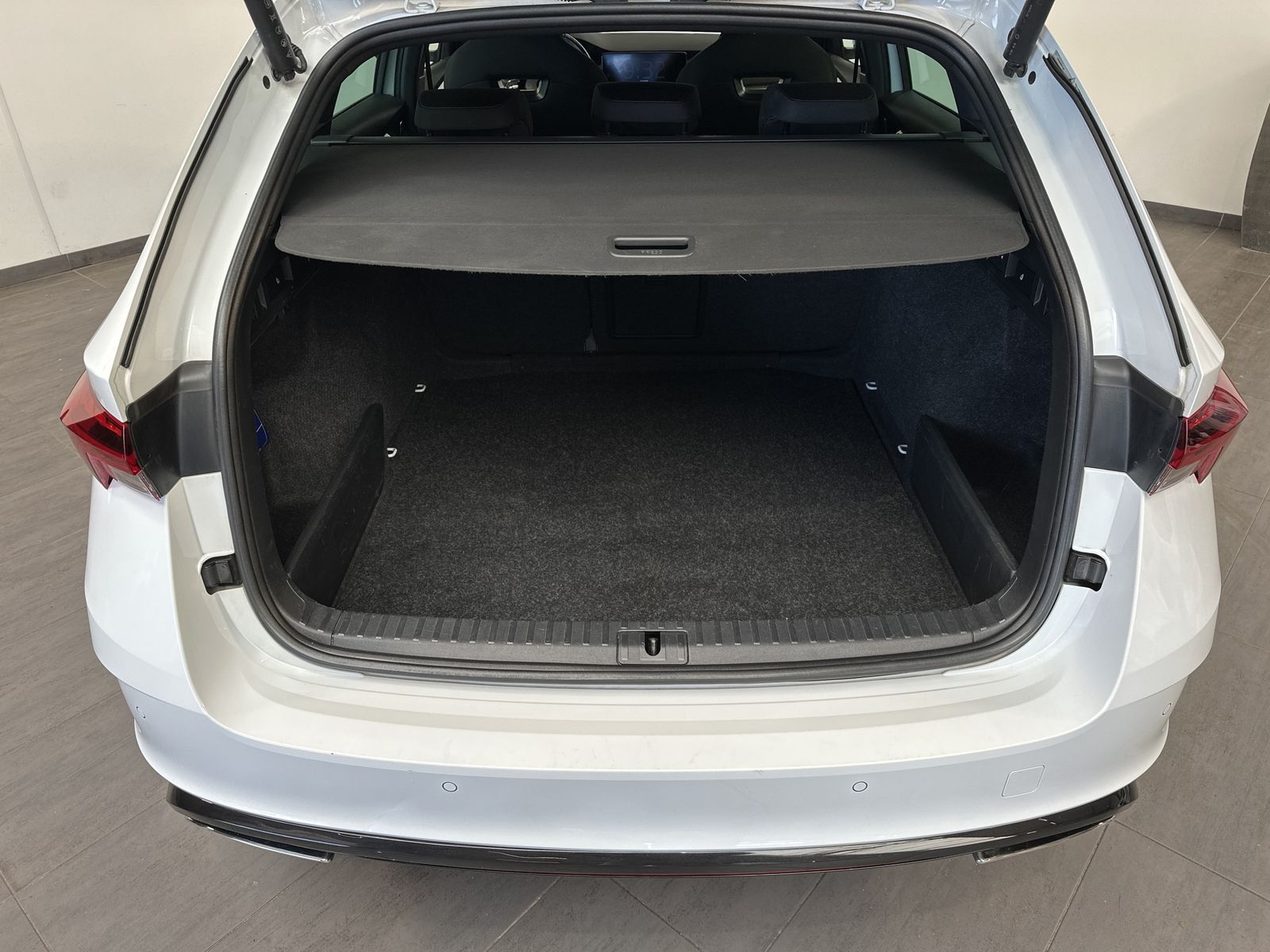 Fahrzeugabbildung SKODA Octavia Combi RS NAV+LED+AHK+V-COCKPIT+HEADUP+PP