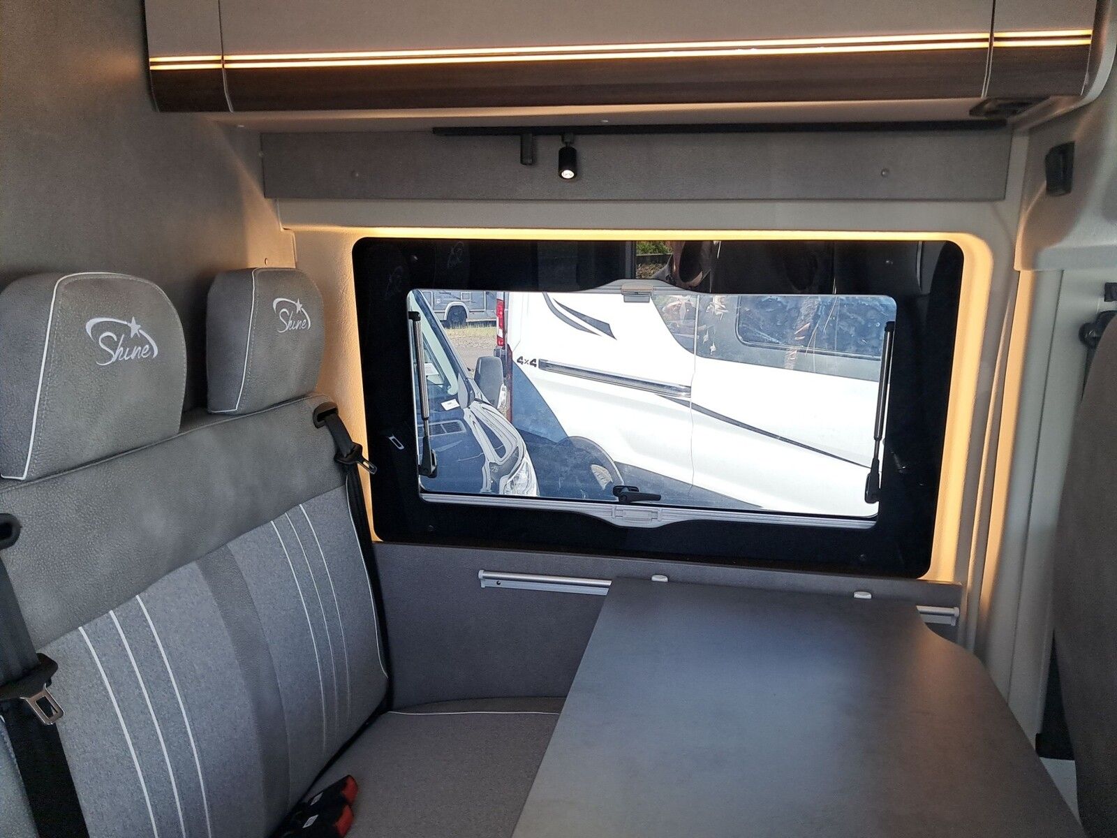 Fahrzeugabbildung Pössl Summit Shine 600 Citroen 140 PS Lithium,Solar