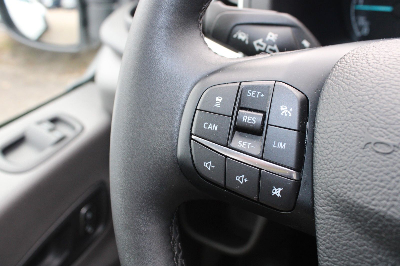 Fahrzeugabbildung Ford Transit 330 L2 TREND Kasten LKW NAVI CAM ACC uvm