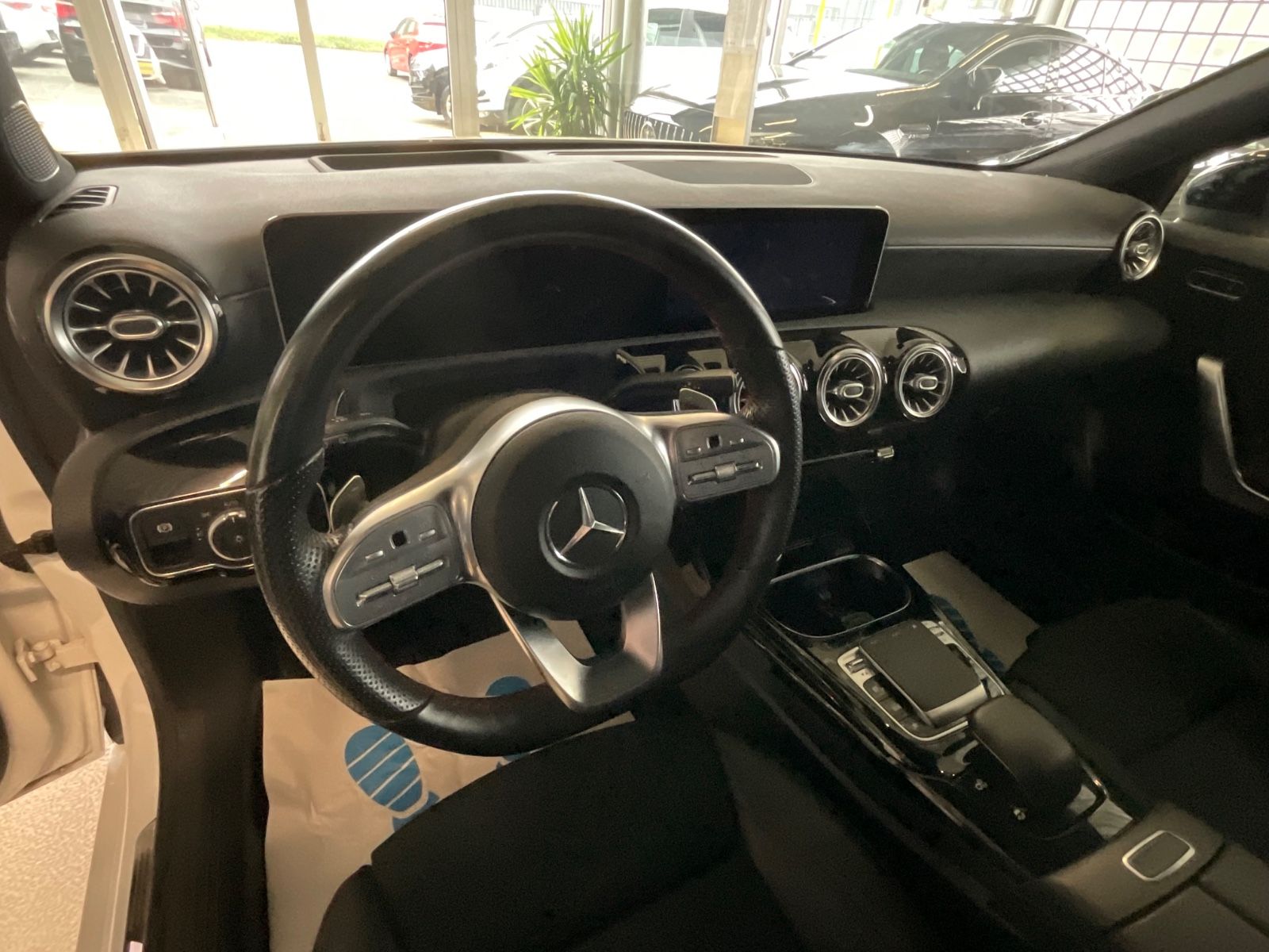 Fahrzeugabbildung Mercedes-Benz A 35 AMG 4Matic*Head-Up Display*MBUX