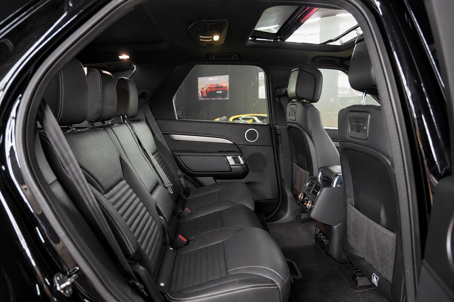 Fahrzeugabbildung Land Rover Discovery SE*R-Dynamic*7-Sitz*Pano*Meridian*360°