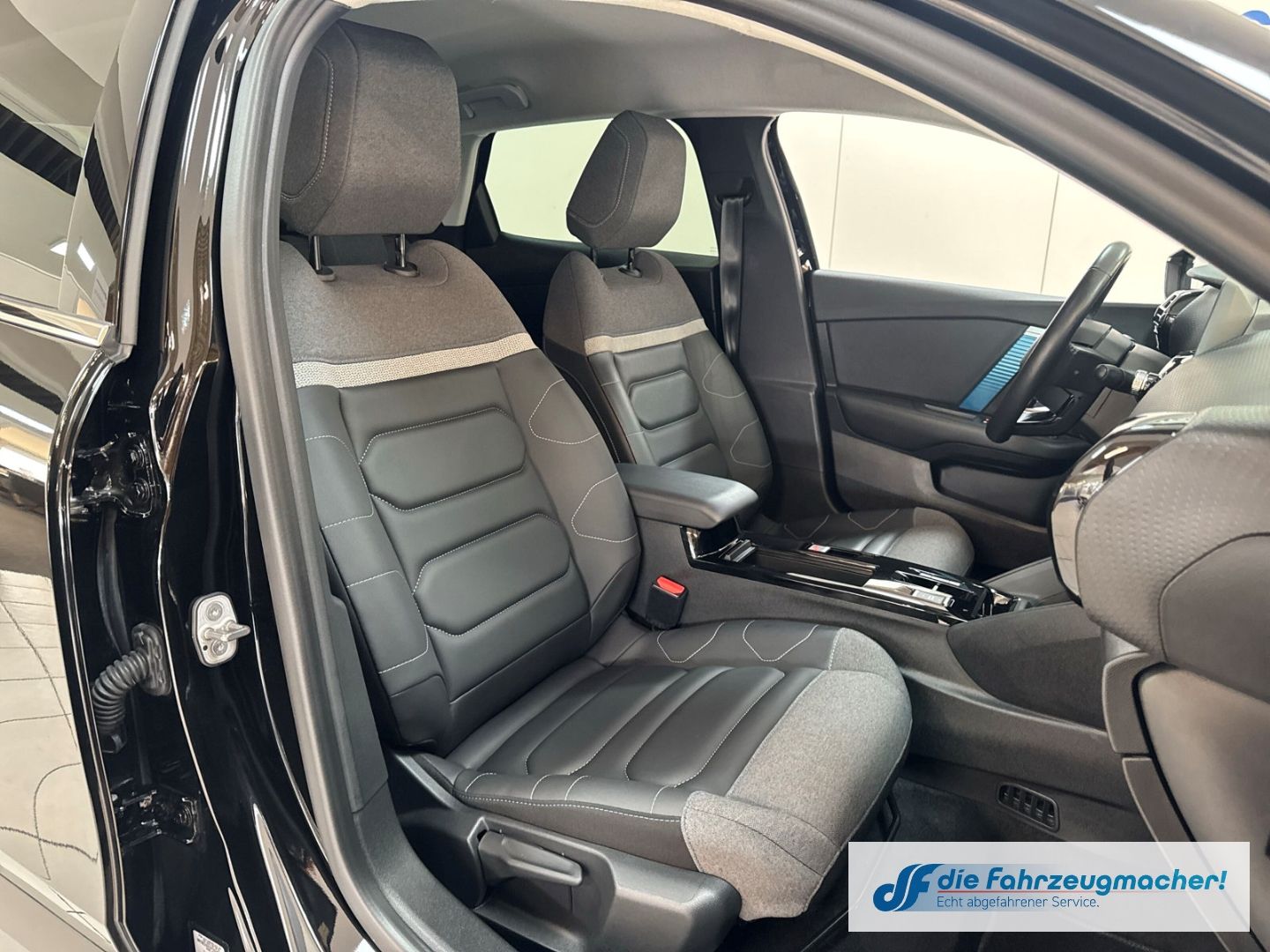 Fahrzeugabbildung Citroën C4 E- Shine HUD Navi 360 Kamera LED Apple CarPla