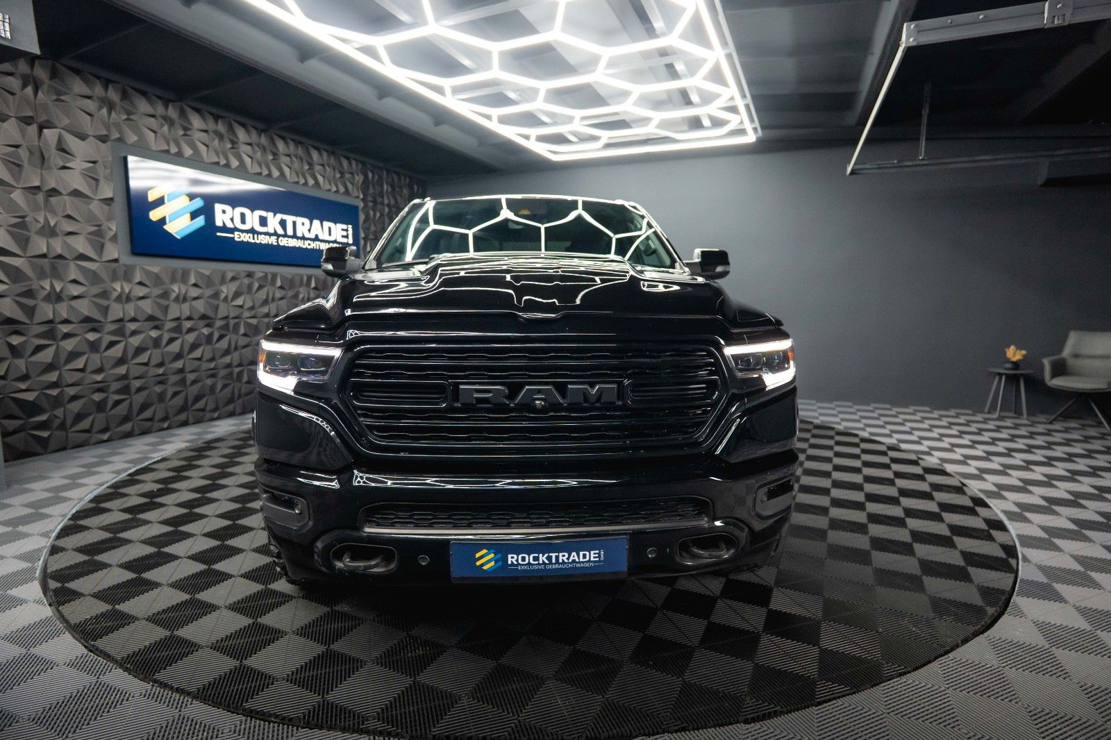 Fahrzeugabbildung Dodge RAM 5.7 V8 HEMI 4x4 Offroad BLACK EDITION  LPG
