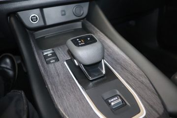 Fotografie des Nissan Qashqai 1.3 DIG-T MHEV Tekna Pano HUD Alu SHZ