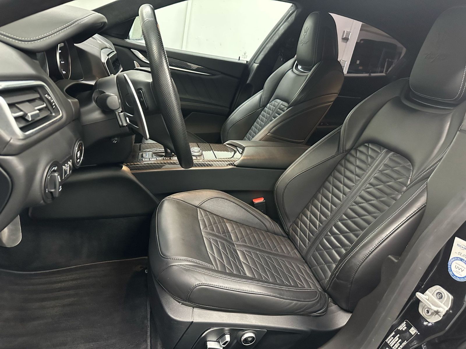 Fahrzeugabbildung Maserati Ghibli TROFEO V8   - SOFT CLOSE*NAVI*TEMPO*DAB*