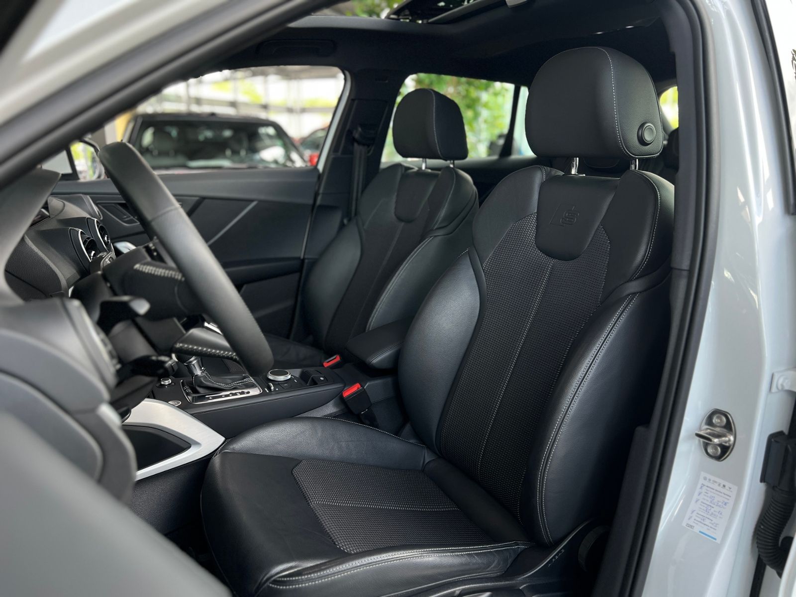 Fahrzeugabbildung Audi Q2 35 TFSI S-Tronic S Line PANO SHZ LED NAVI