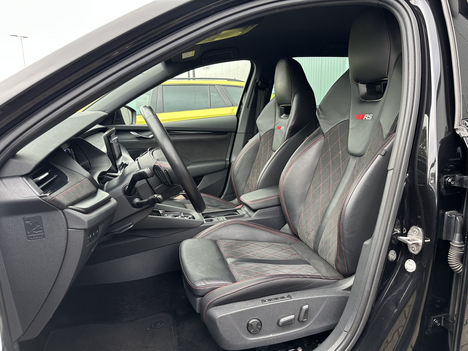 Fahrzeugabbildung SKODA Octavia Combi 2.0 TDI DSG 4x4 RS NAV+LED+ACC+AHK