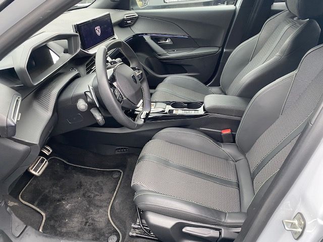 Fahrzeugabbildung Peugeot 2008 GT MildHybrid 145 e-DSC6