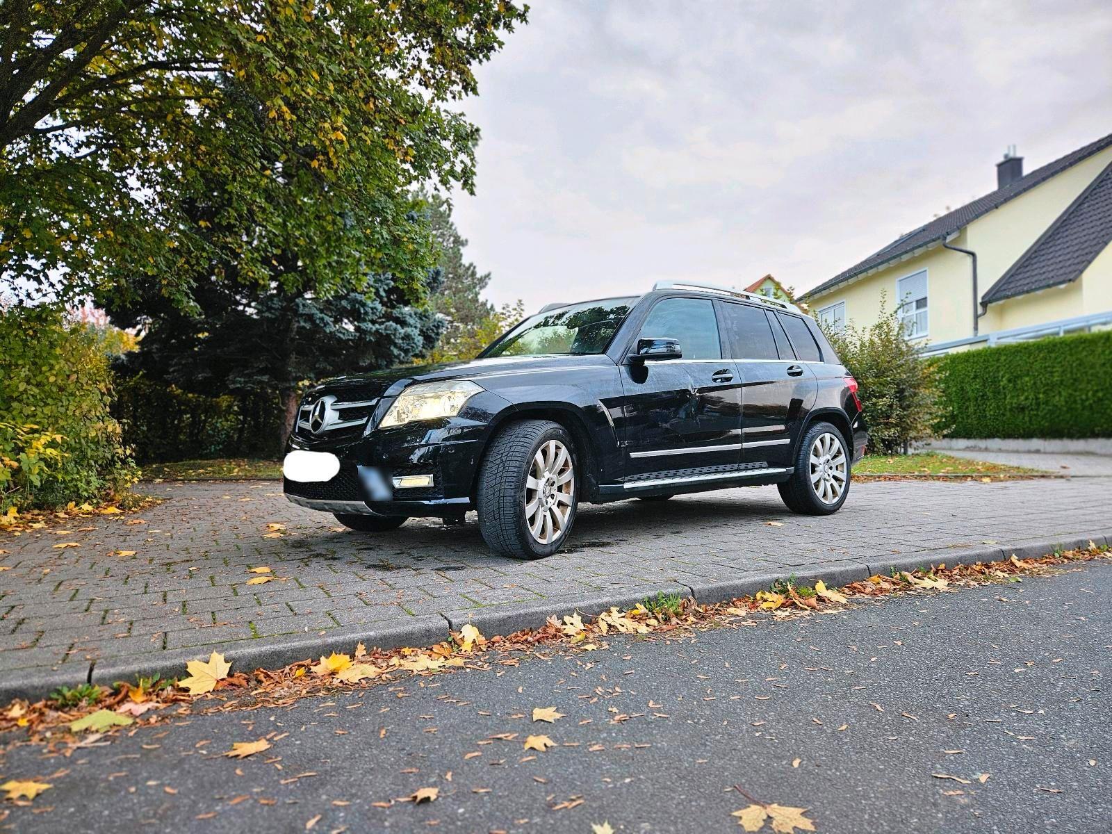 Mercedes-Benz GLK350 2011 — interior